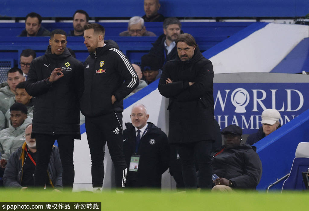 韦恩·鲁尼怒斥对切尔西教练罗森尼奥的批评：荒谬！